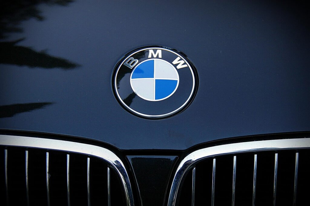 BWM 325i vs 328i: Which Is Better?
